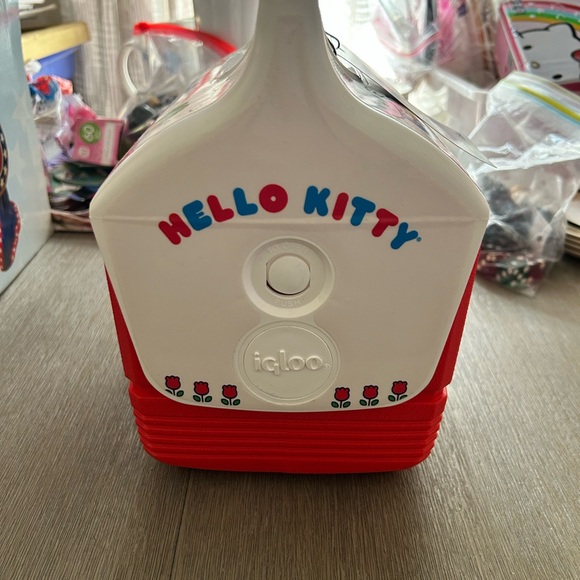 NWT Igloo x Hello Kitty Cooler - Picture 4 of 8